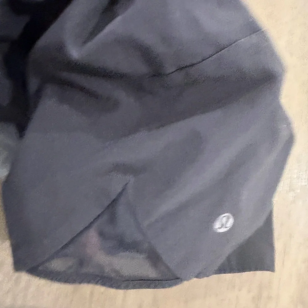 lululemon Women's Black Athletic Running revesible Shorts He lacks the shot.